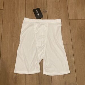 Pretty little thing Short Size 8